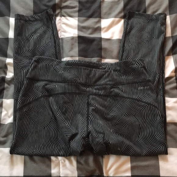 Women’s NIKE Dri-Fit Black Gray FINGERPRINT Design Leggings Sz M - Picture 7 of 11